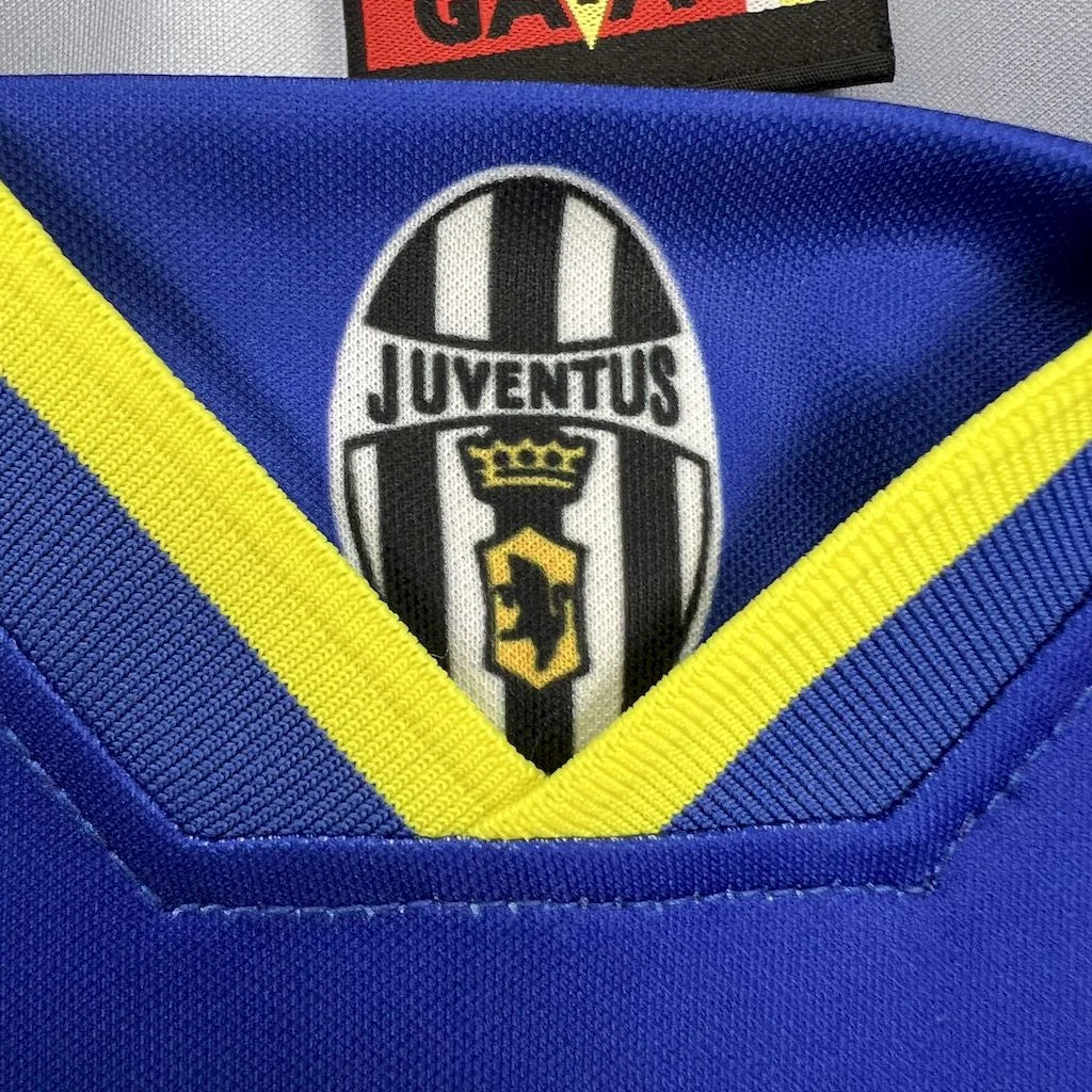 Maglia da trasferta della Juventus del 1996-1997 in stile retrò