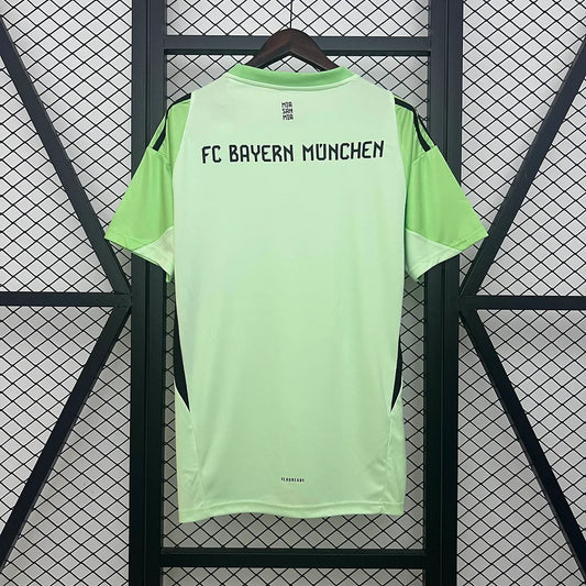 Kit da portiere verde del Bayern Monaco 2025/2026