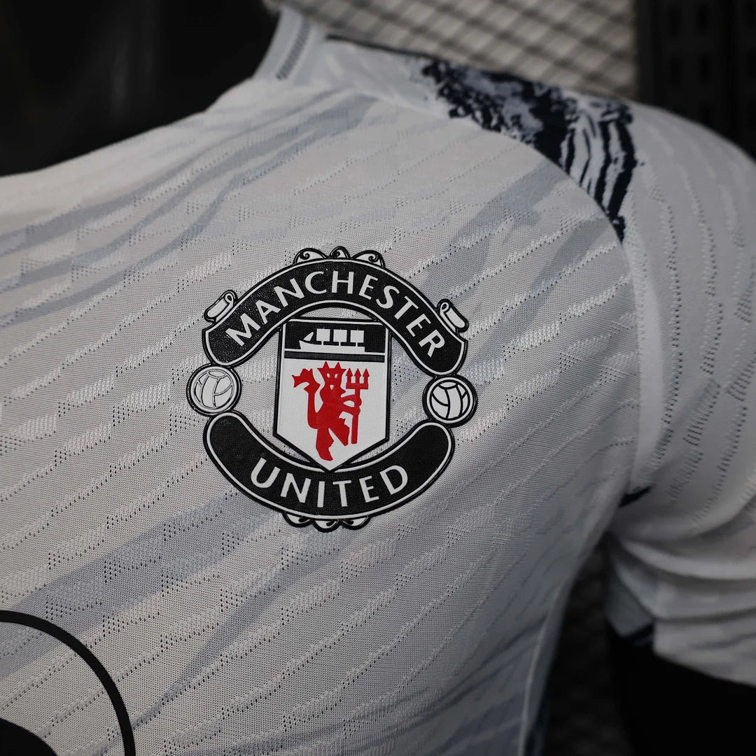 Maillot limité "Iron Crest" Manchester United