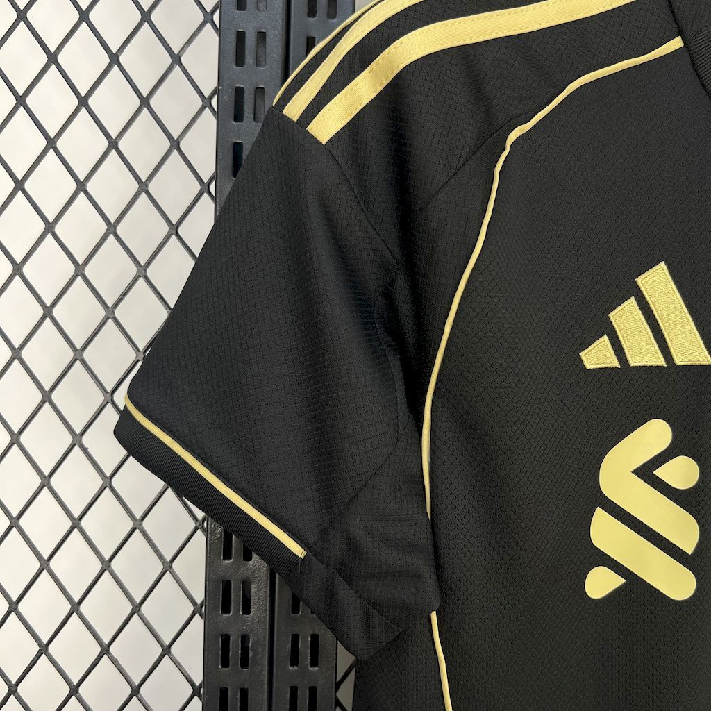 Maillot "Dark Majesty" en édition limitée de Liverpool